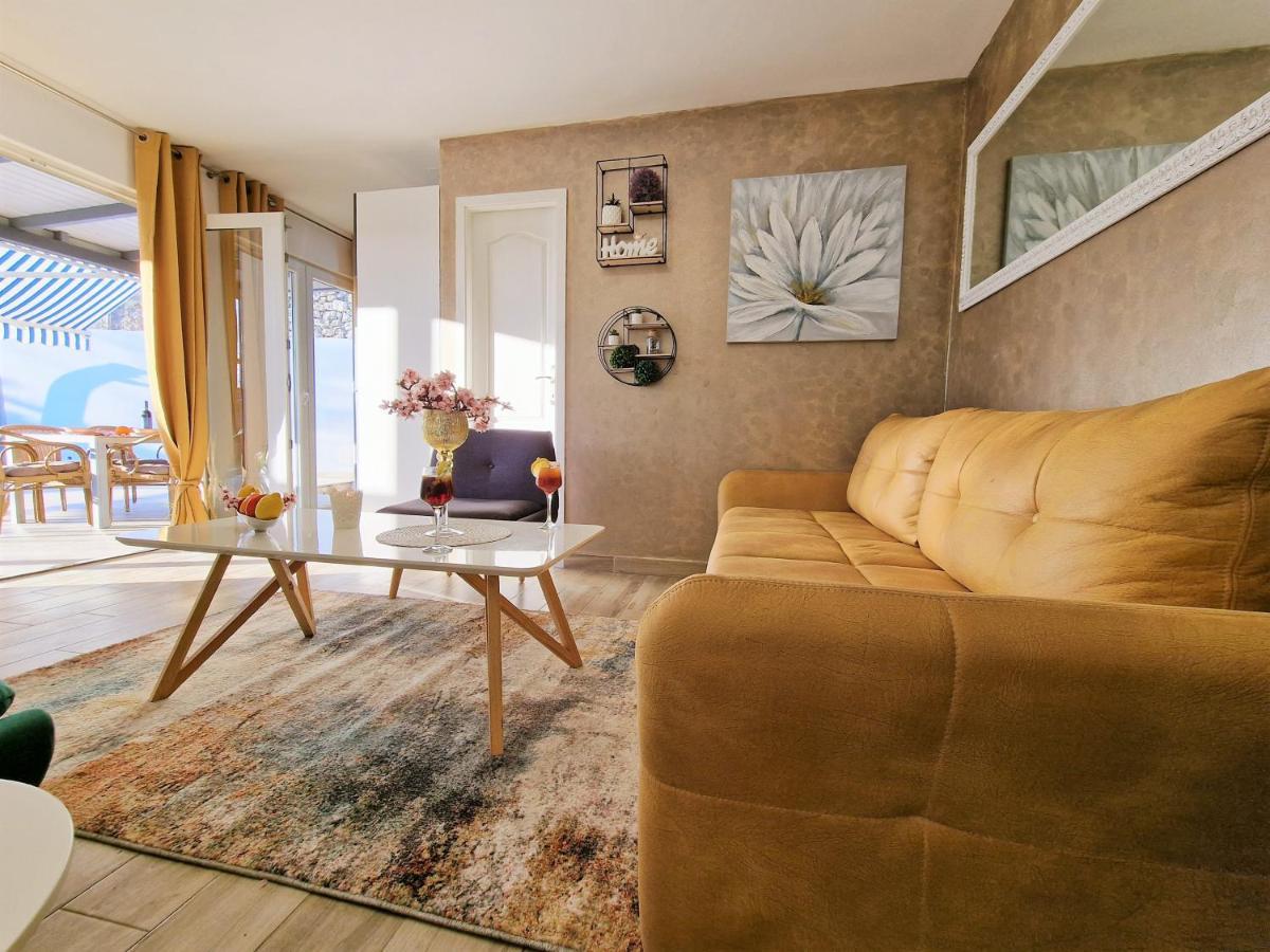 Holiday House Boost With Heated Pool Klis Экстерьер фото