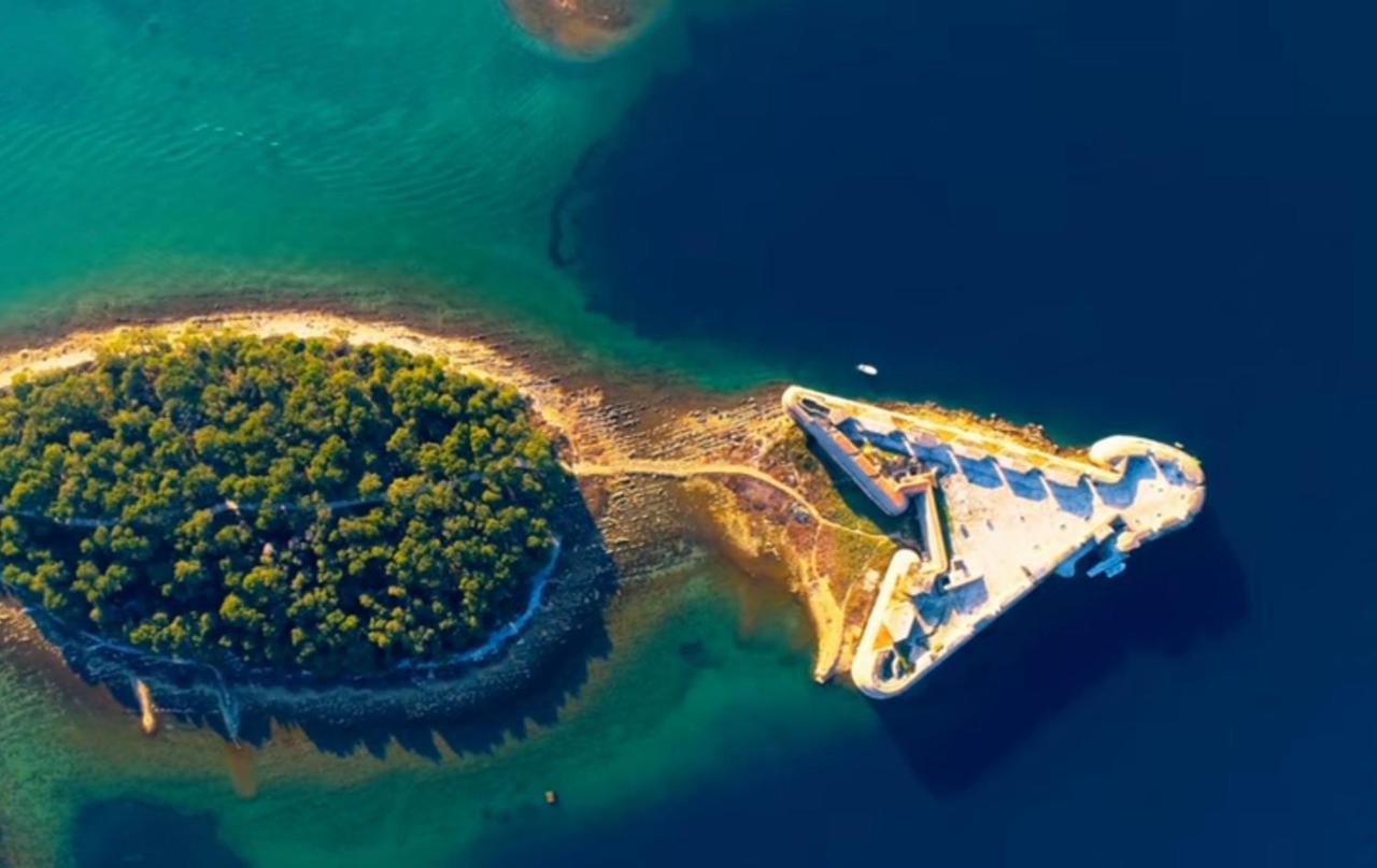 Holiday House Boost With Heated Pool Klis Экстерьер фото