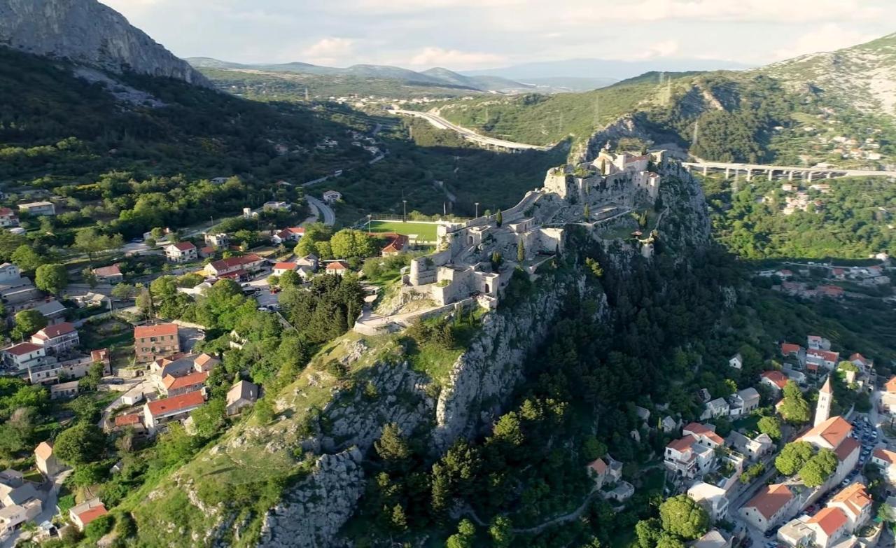 Holiday House Boost With Heated Pool Klis Экстерьер фото