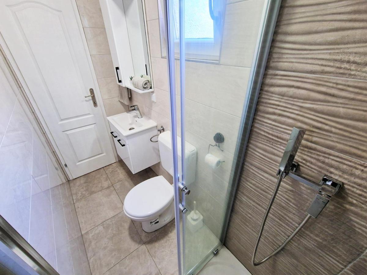 Holiday House Boost With Heated Pool Klis Экстерьер фото
