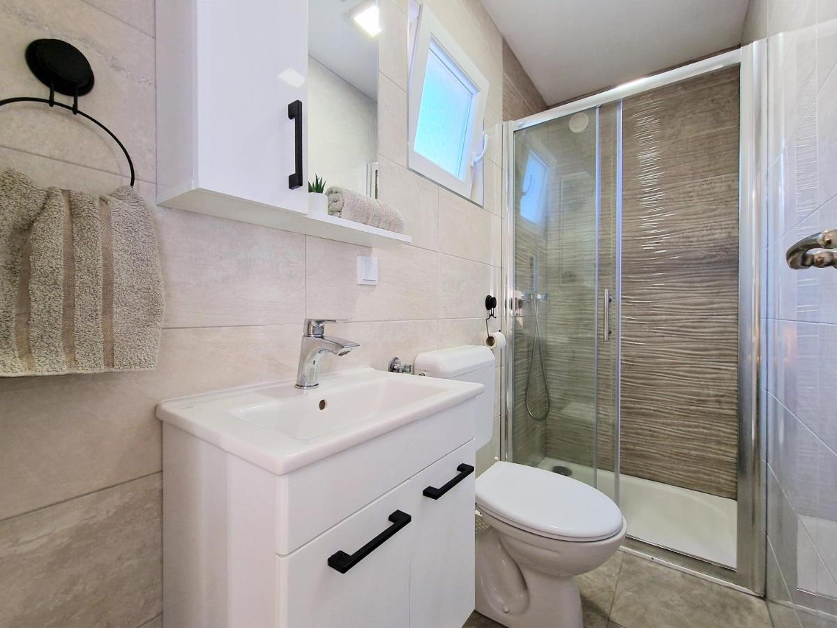 Holiday House Boost With Heated Pool Klis Экстерьер фото