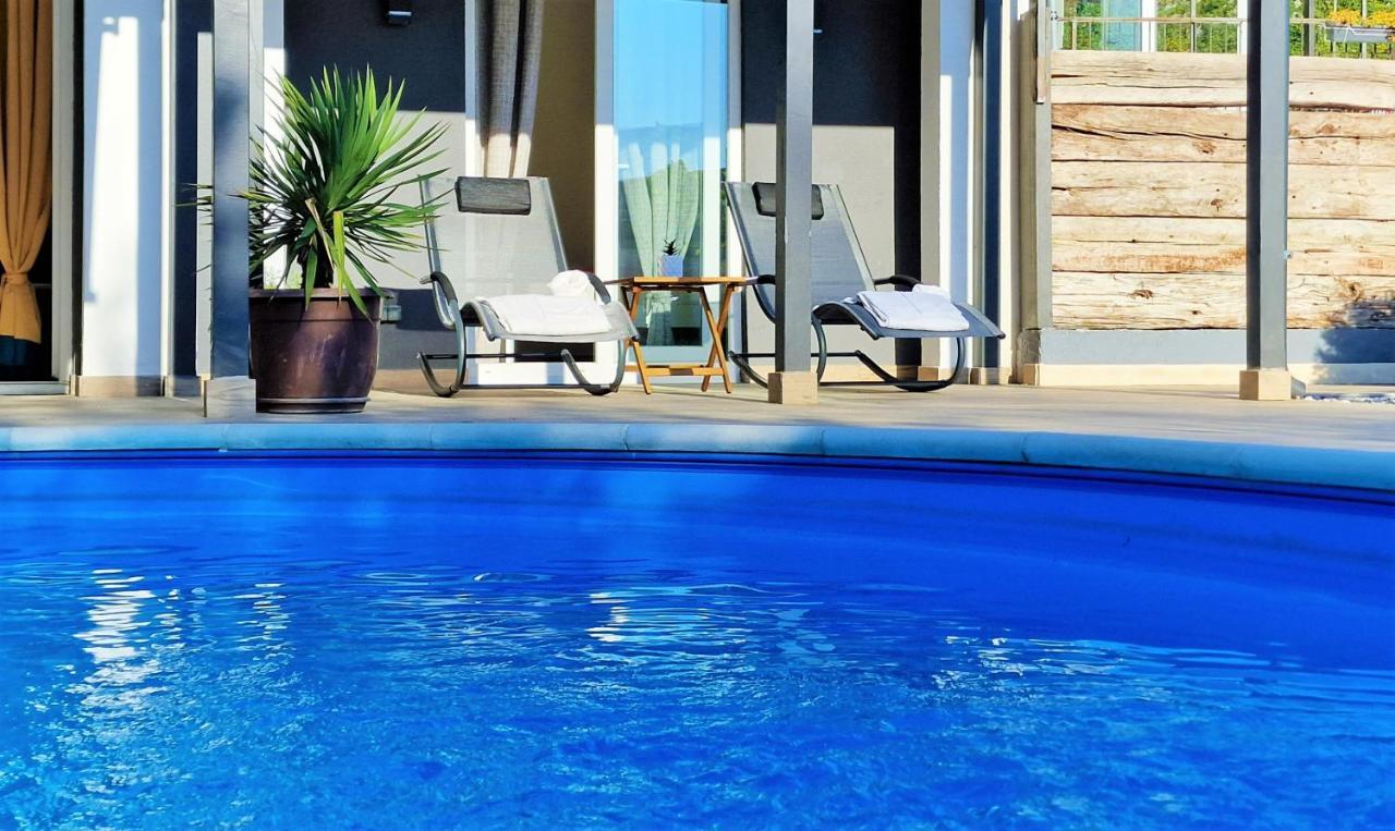 Holiday House Boost With Heated Pool Klis Экстерьер фото