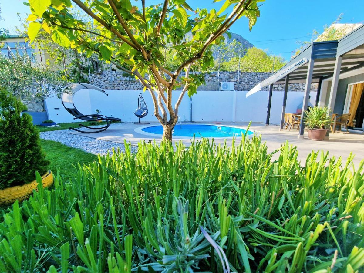 Holiday House Boost With Heated Pool Klis Экстерьер фото