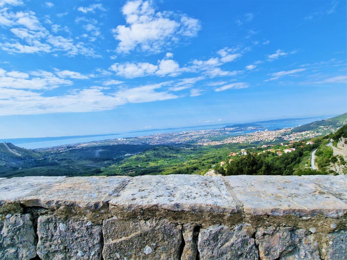 Holiday House Boost With Heated Pool Klis Экстерьер фото