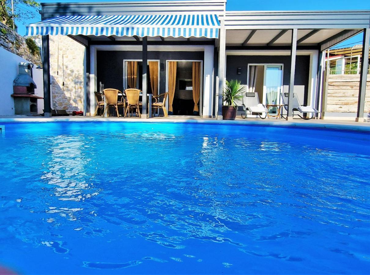 Holiday House Boost With Heated Pool Klis Экстерьер фото