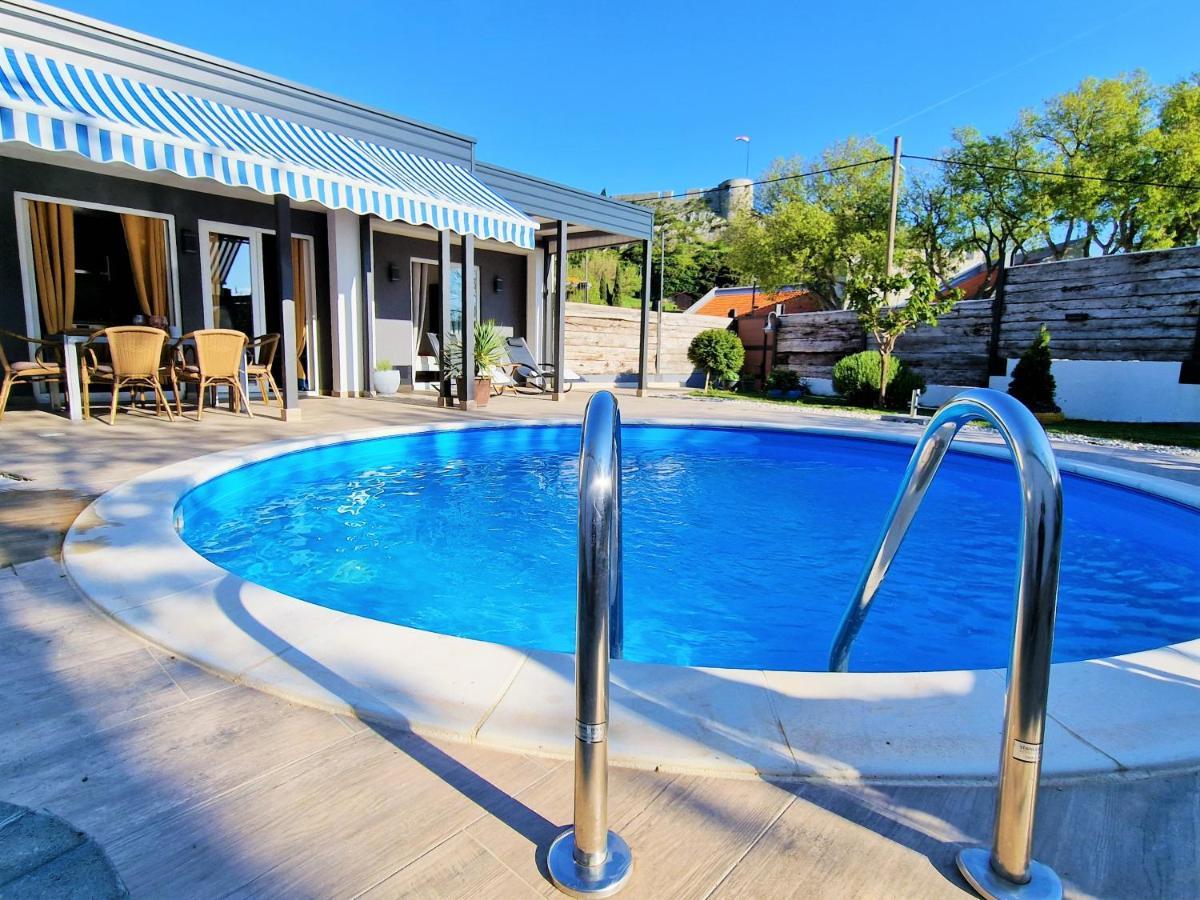 Holiday House Boost With Heated Pool Klis Экстерьер фото