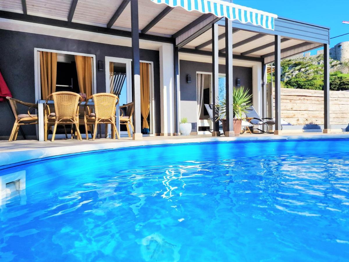 Holiday House Boost With Heated Pool Klis Экстерьер фото